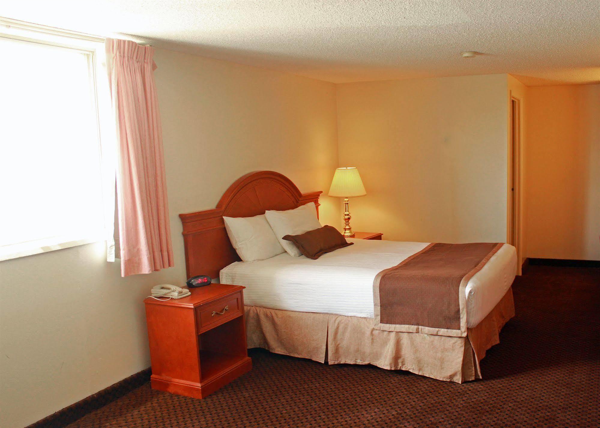 Ramada By Wyndham Medicine Hat Kültér fotó